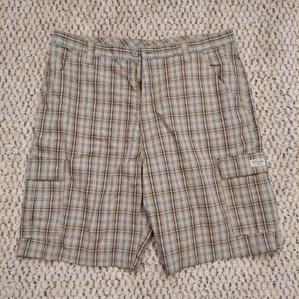 WRANGLER Cargo Shorts Men Size 36 Brown Plaid 10" Inseam Pre-Loved Slight Damage - Picture 2 of 12